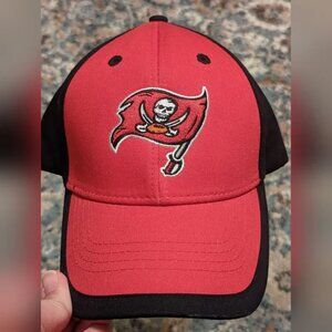 NFL football Tampa Bay Buccaneers baseball hat black and red